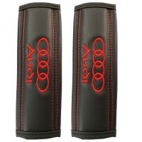 Μαξιλαράκια ζώνης AUDI 22 X 7,5 cm από PVC δερματίνη σε μαύρο χρώμα με κόκκινο, ραμμένο logo και αυτοκόλλητες ταινίες τύπου velcro Race Axion - 2 τεμάχια