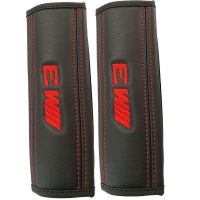 Μαξιλαράκια ζώνης M3 (BMW) 22 X 7,5 cm από PVC δερματίνη σε μαύρο χρώμα με κόκκινο, ραμμένο logo και αυτοκόλλητες ταινίες τύπου velcro Race Axion - 2 τεμάχια