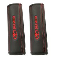 Μαξιλαράκια ζώνης DAEWOO 22 X 7,5 cm από PVC δερματίνη σε μαύρο χρώμα με κόκκινο, ραμμένο logo και αυτοκόλλητες ταινίες τύπου velcro Race Axion - 2 τεμάχια