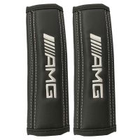 Μαξιλαράκια ζώνης AMG (MERCEDES) 22 X 7,5 cm από PVC δερματίνη σε μαύρο χρώμα με λευκό, ραμμένο logo και αυτοκόλλητες ταινίες τύπου velcro Race Axion - 2 τεμάχια