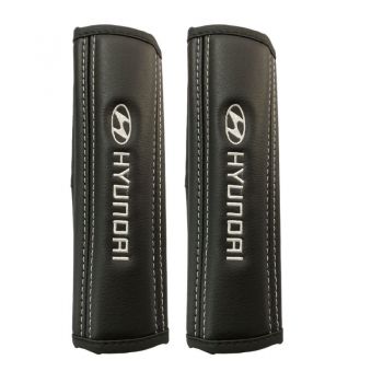 Μαξιλαράκια ζώνης HYUNDAI 22 X 7,5 cm από PVC δερματίνη σε μαύρο χρώμα με λευκό, ραμμένο logo και αυτοκόλλητες ταινίες τύπου velcro Race Axion - 2 τεμάχια